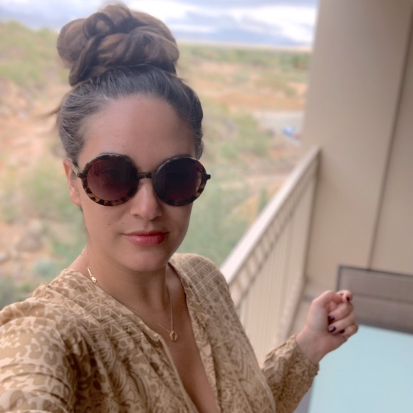 Meet your Posher, Laura - Picture 1 of 1